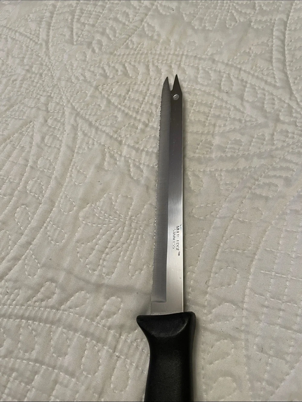 Like NEW MULTI-Edge Stainless Steel Long Serrated Knife for Breads & Cakes SHARP
